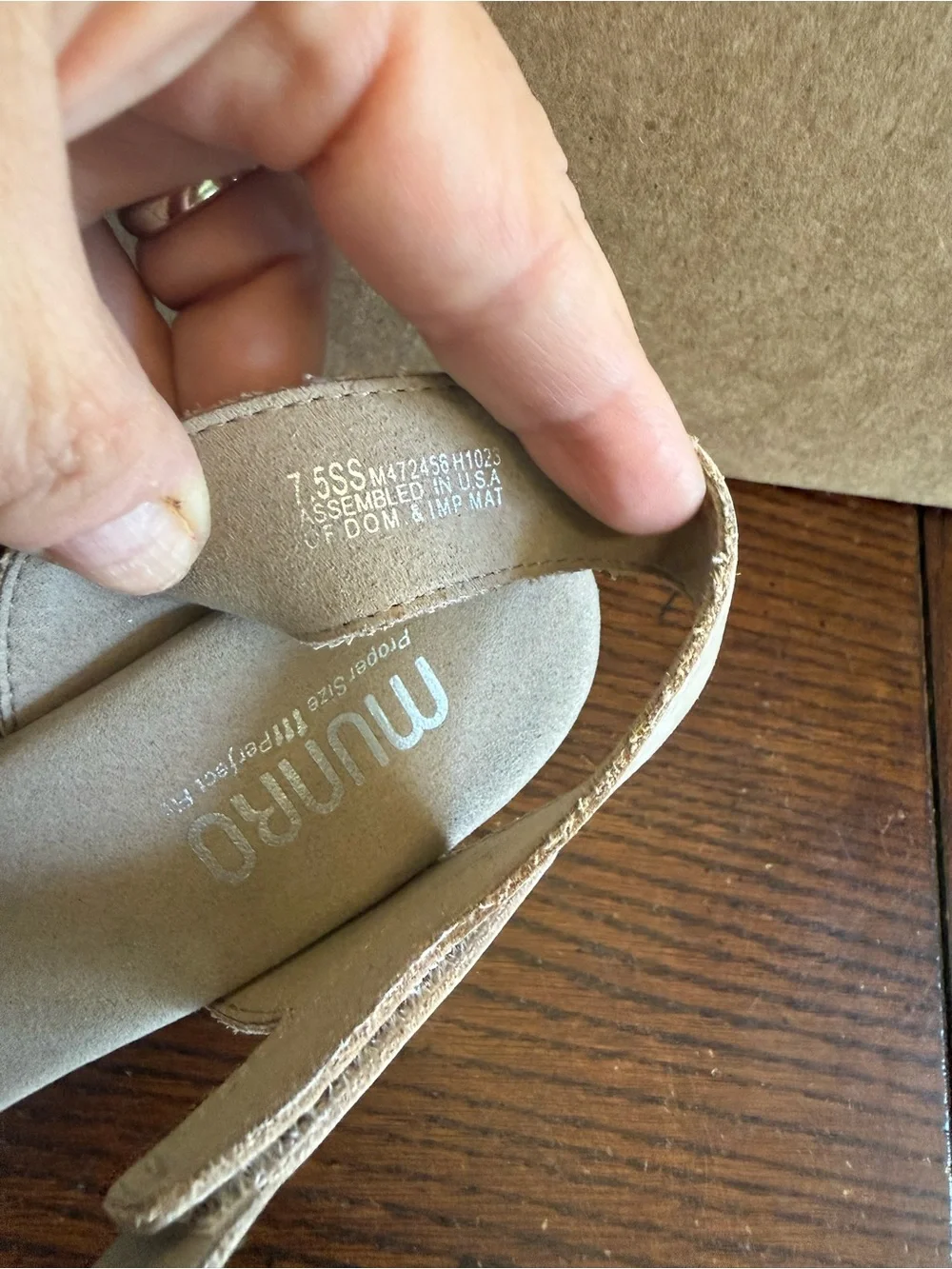 Munro Lucia Neutral Suede Block Heel Sandals 7.5 NEW